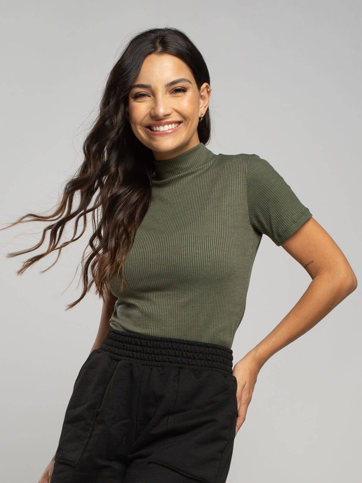 Blusa Manga Curta Gola Alta Canelada Verde - Vicbela