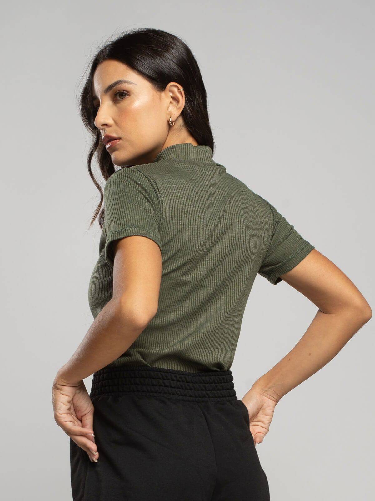 Blusa Manga Curta Gola Alta Canelada Verde - Vicbela