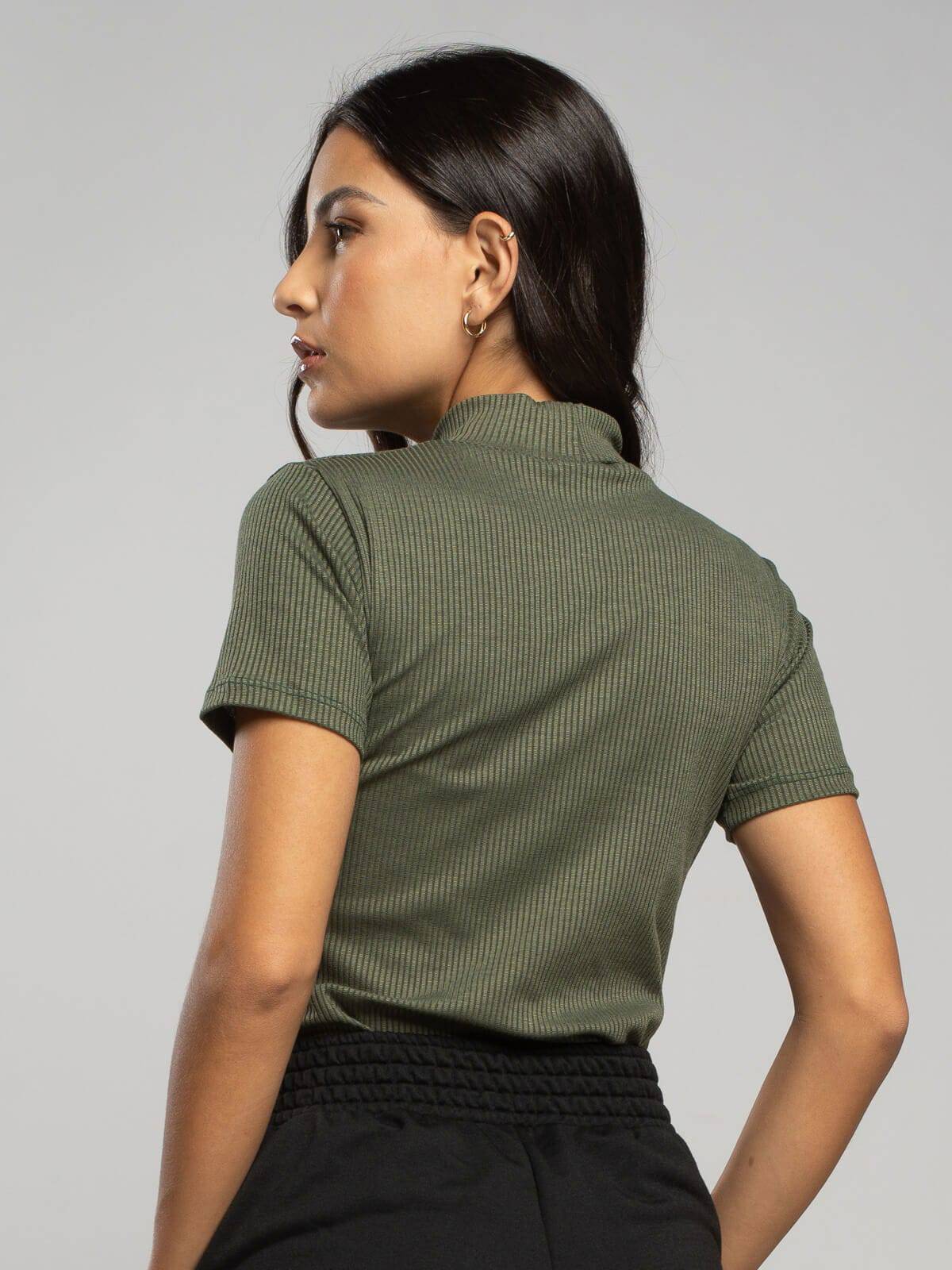 Blusa Manga Curta Gola Alta Canelada Verde - Vicbela