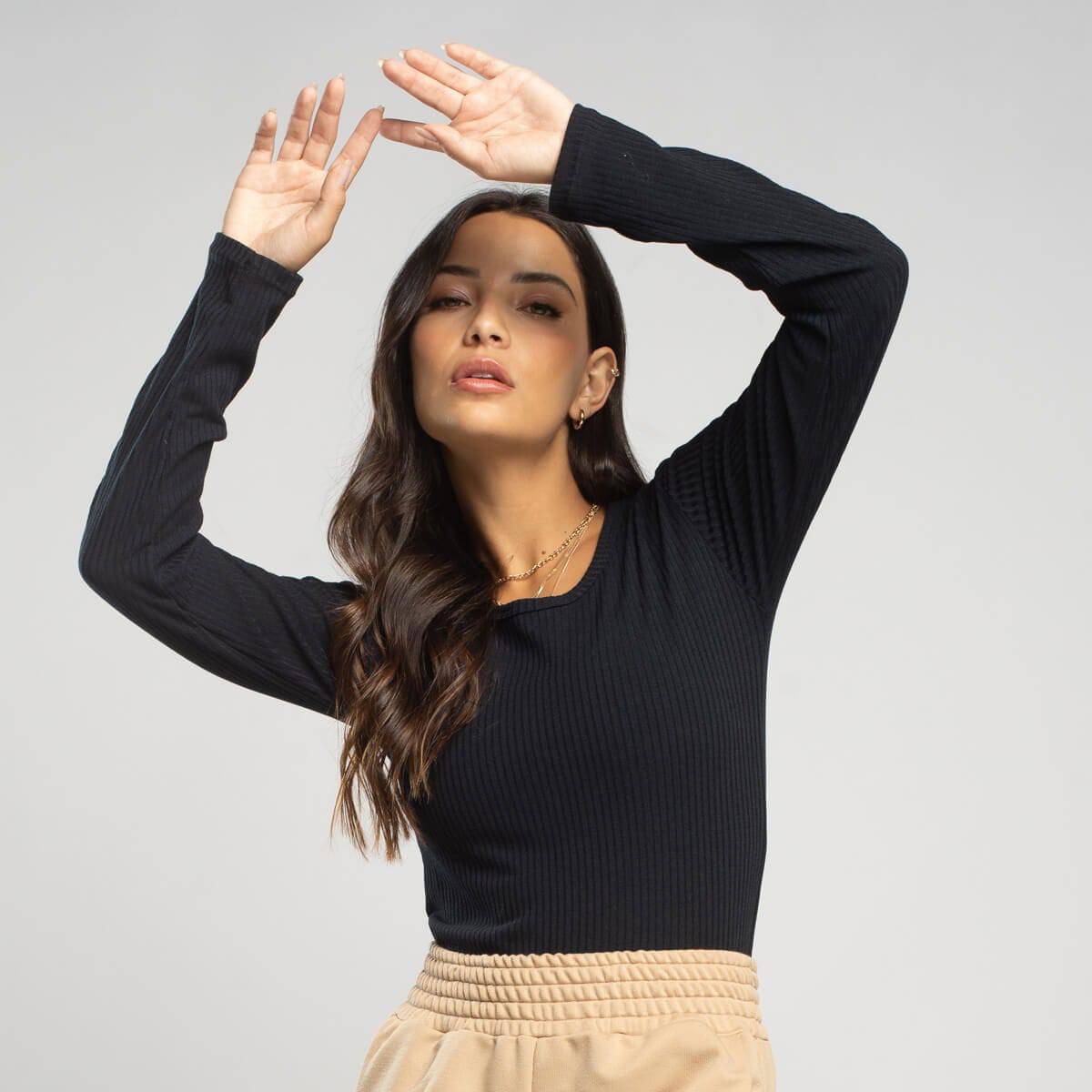Blusa Manga Longa Canelada Preto - Vicbela