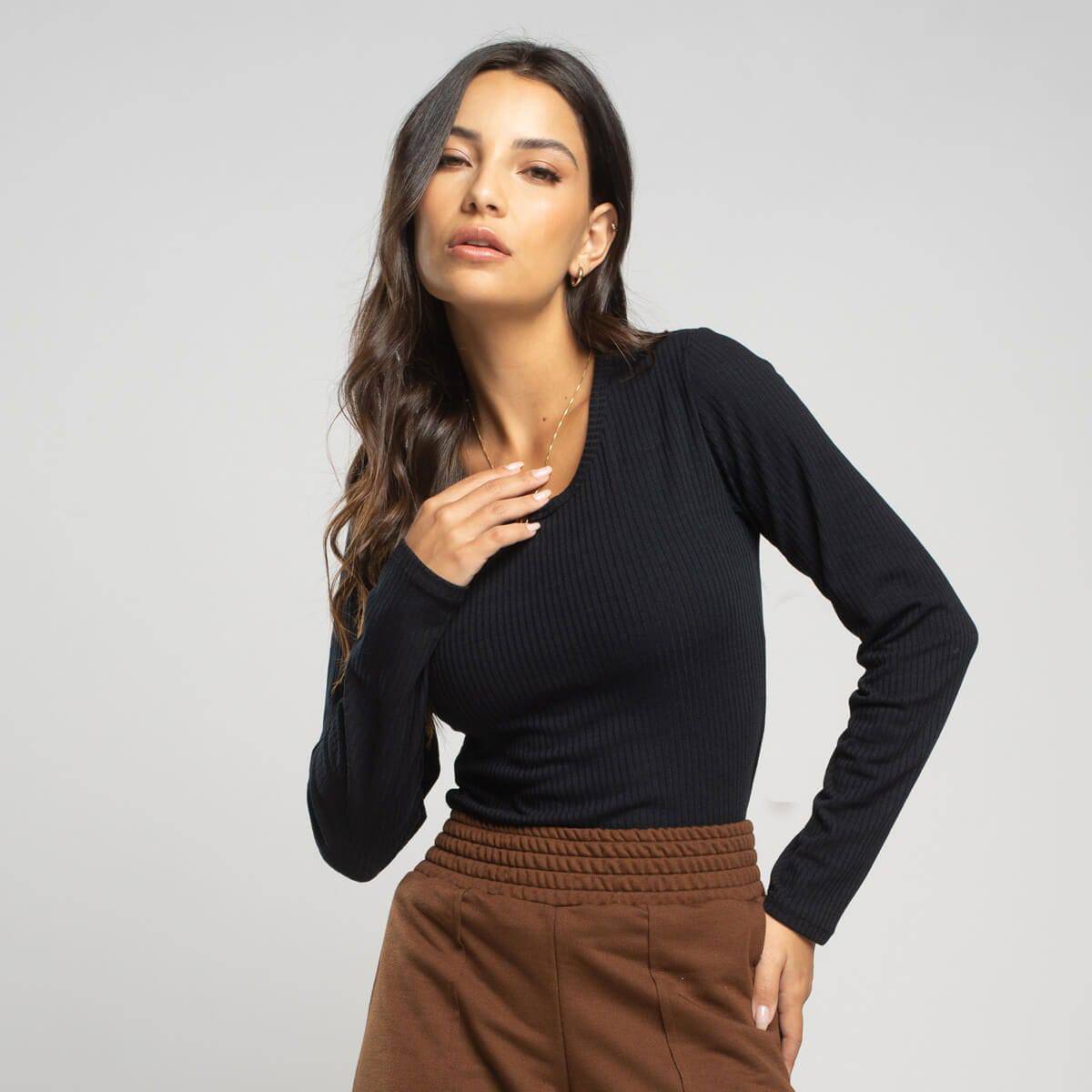 Blusa Manga Longa Canelada Preto - Vicbela