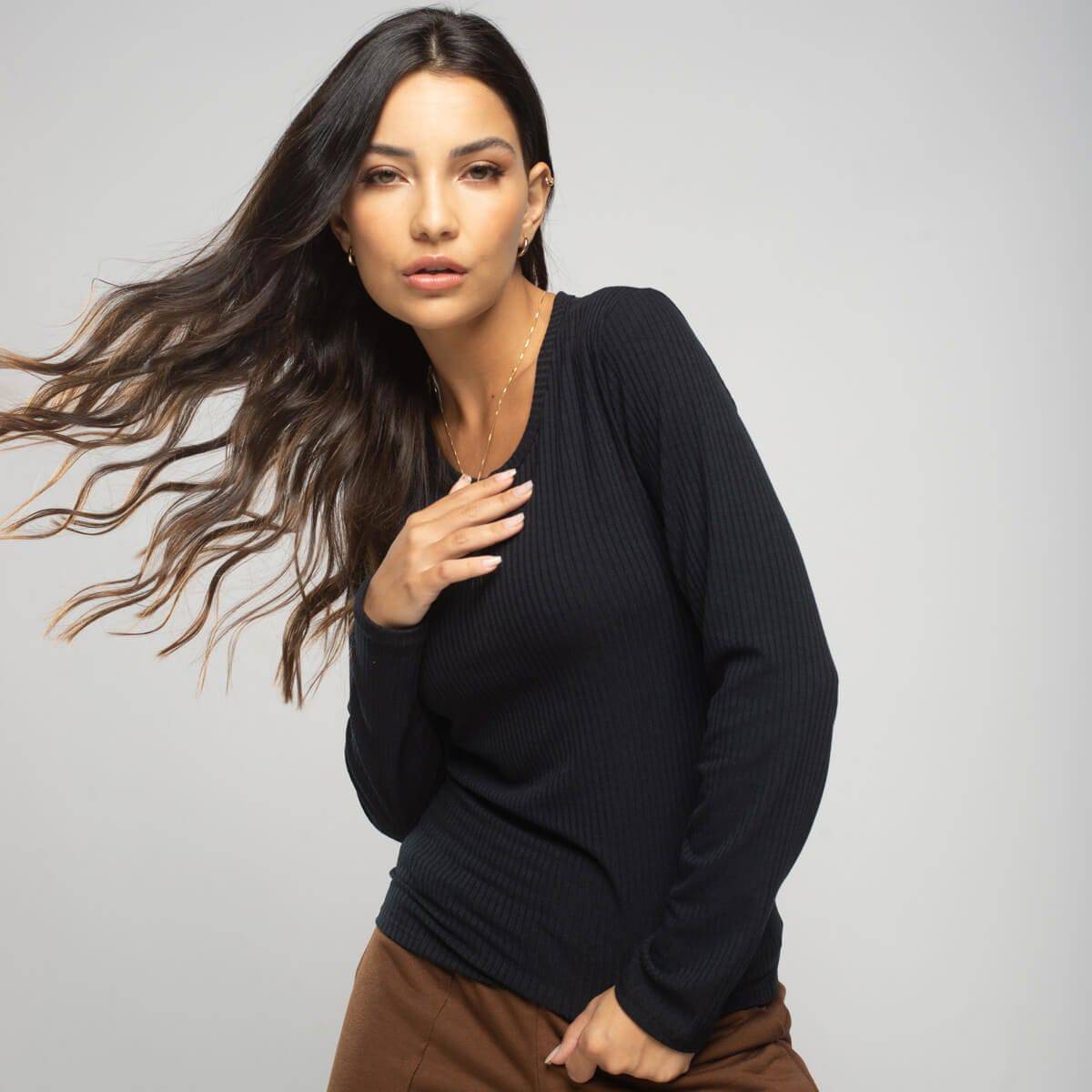 Blusa Manga Longa Canelada Preto - Vicbela