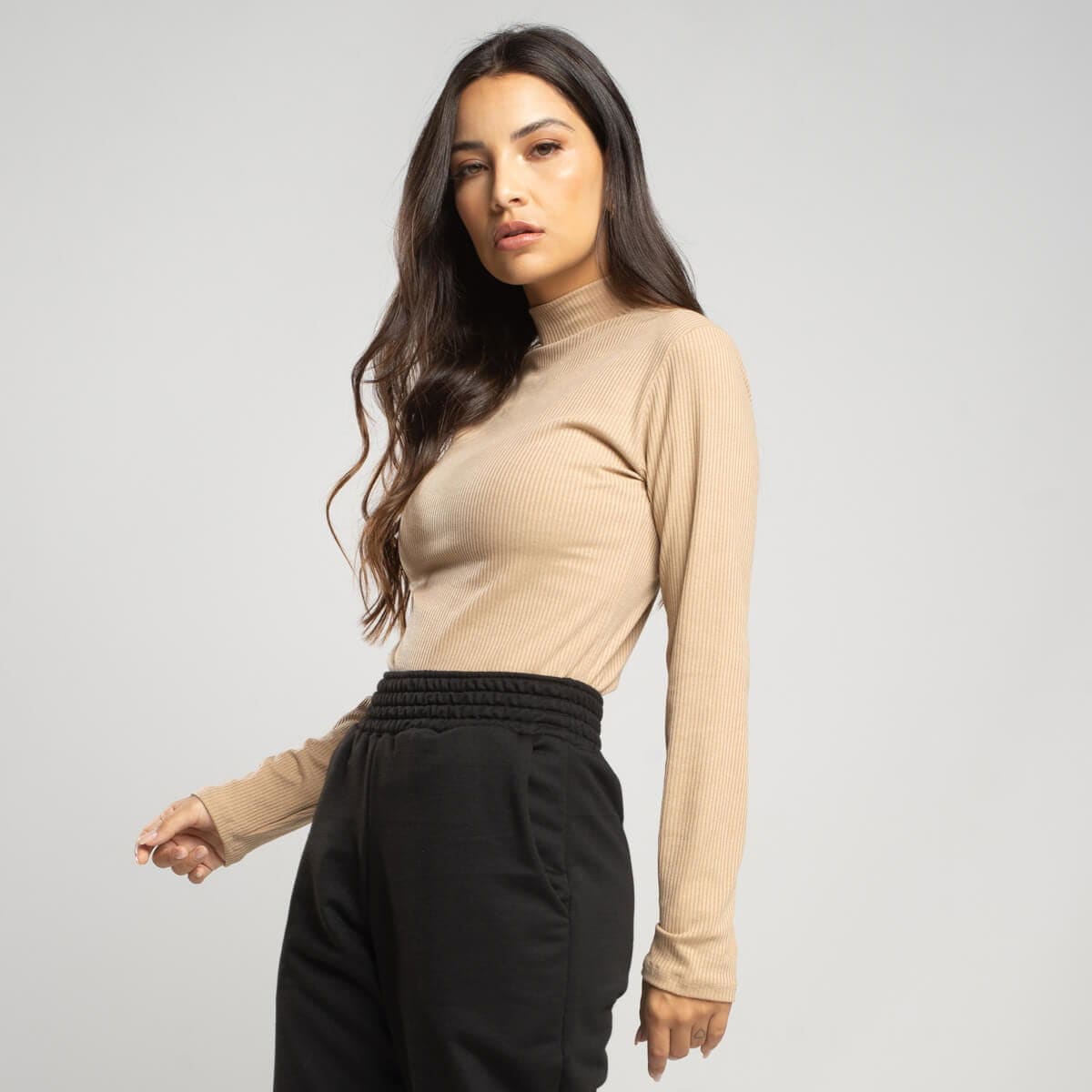 Blusa Manga Longa Gola Alta Canelada Bege - Vicbela