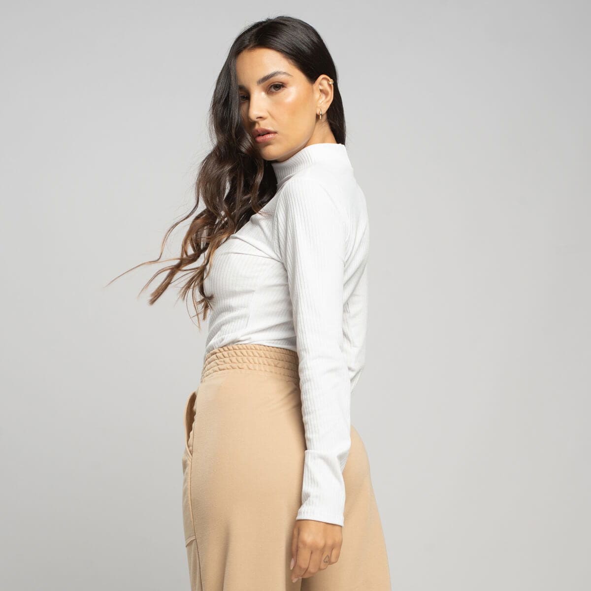 Blusa Manga Longa Gola Alta Canelada Branco - Vicbela