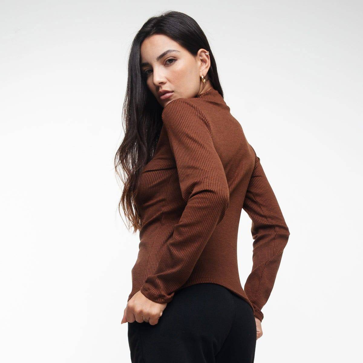 Blusa Manga Longa Gola Alta Canelada Marrom - Vicbela