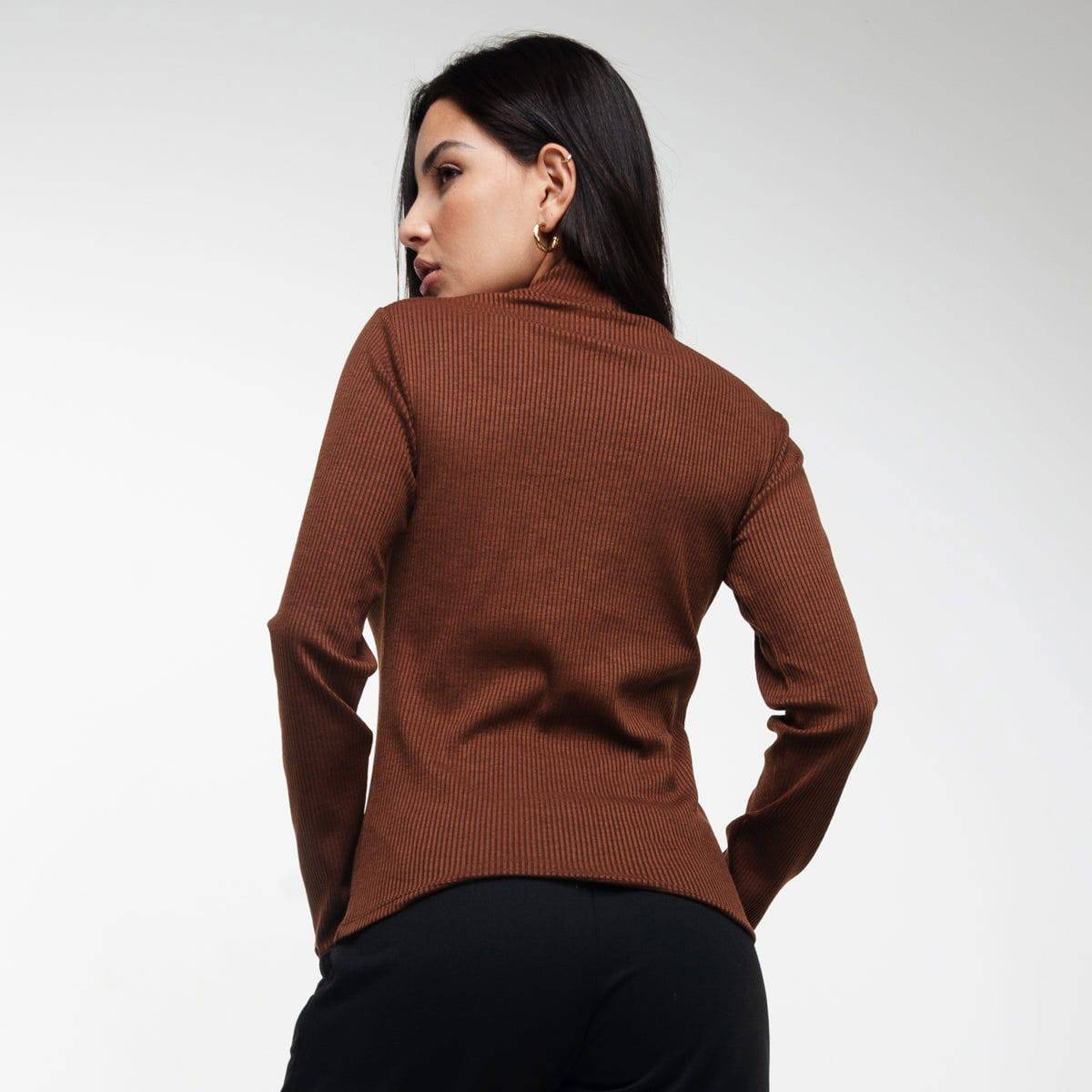 Blusa Manga Longa Gola Alta Canelada Marrom - Vicbela
