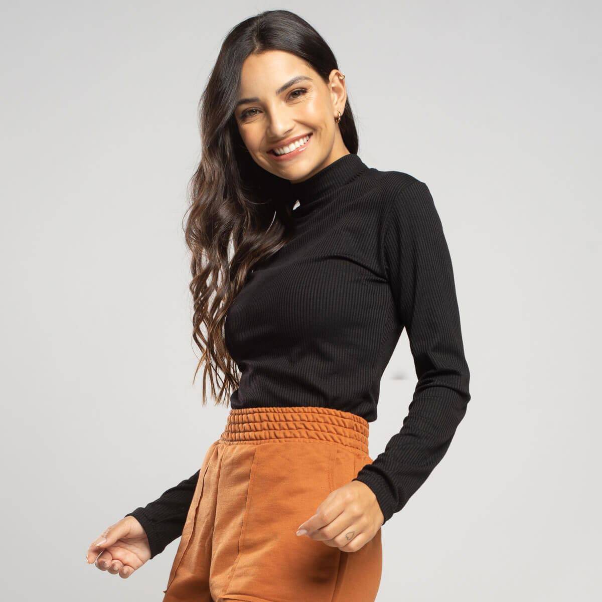 Blusa Manga Longa Gola Alta Canelada Preto - Vicbela