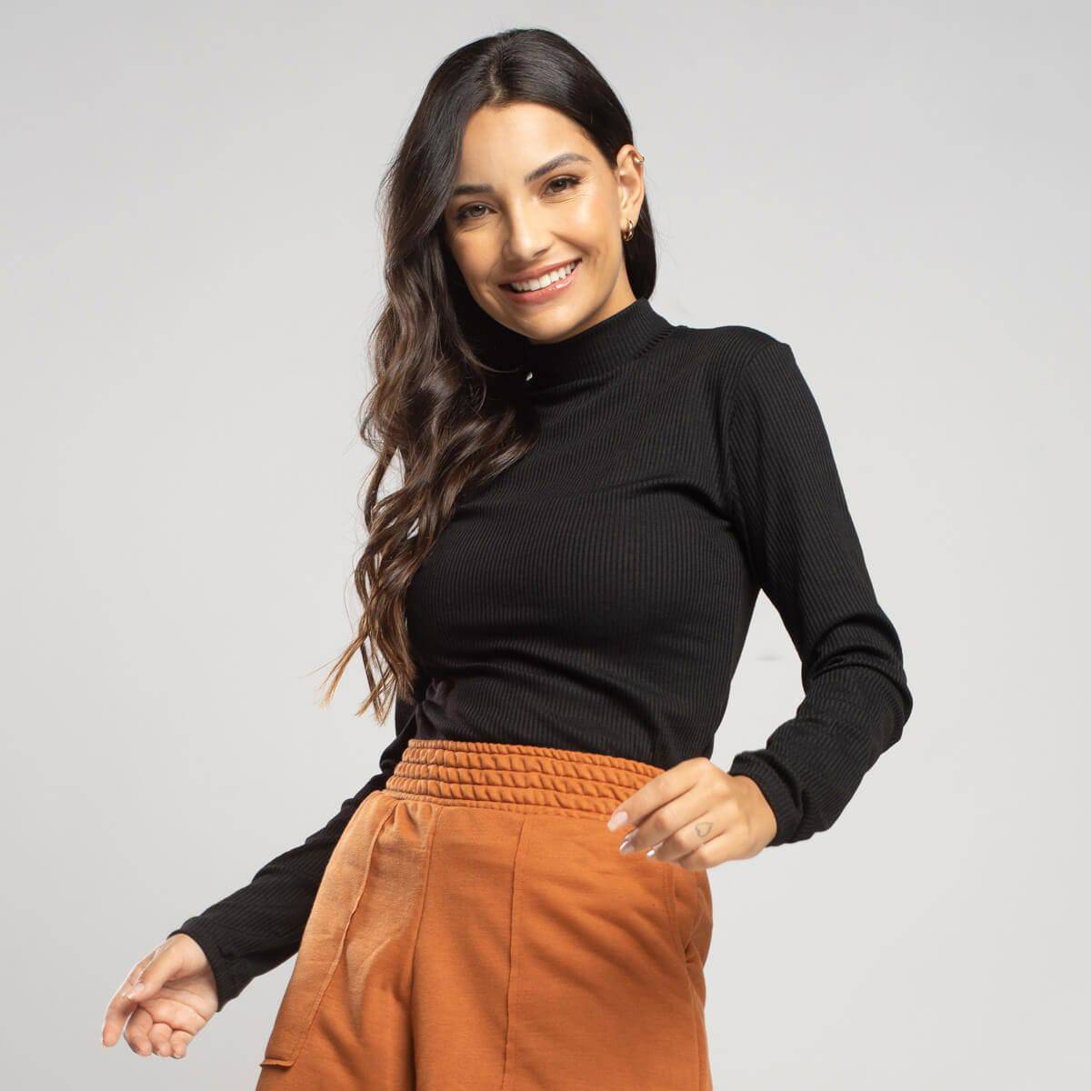 Blusa Manga Longa Gola Alta Canelada Preto - Vicbela