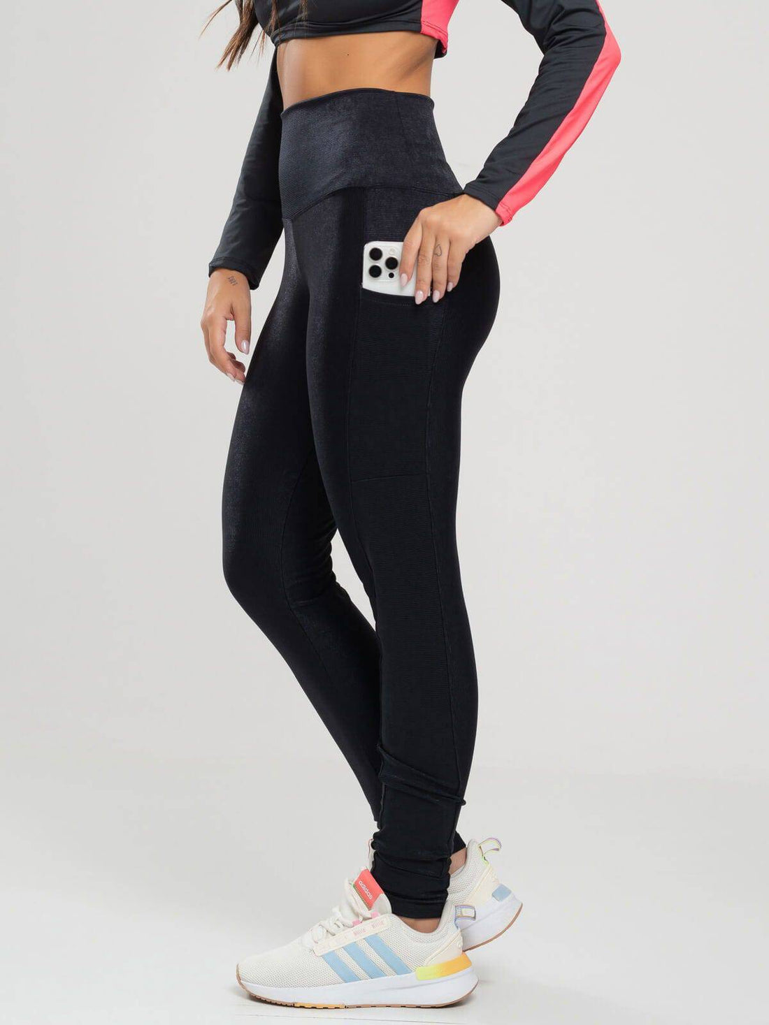 Calça Legging com Bolso Canelada Preto - Vicbela