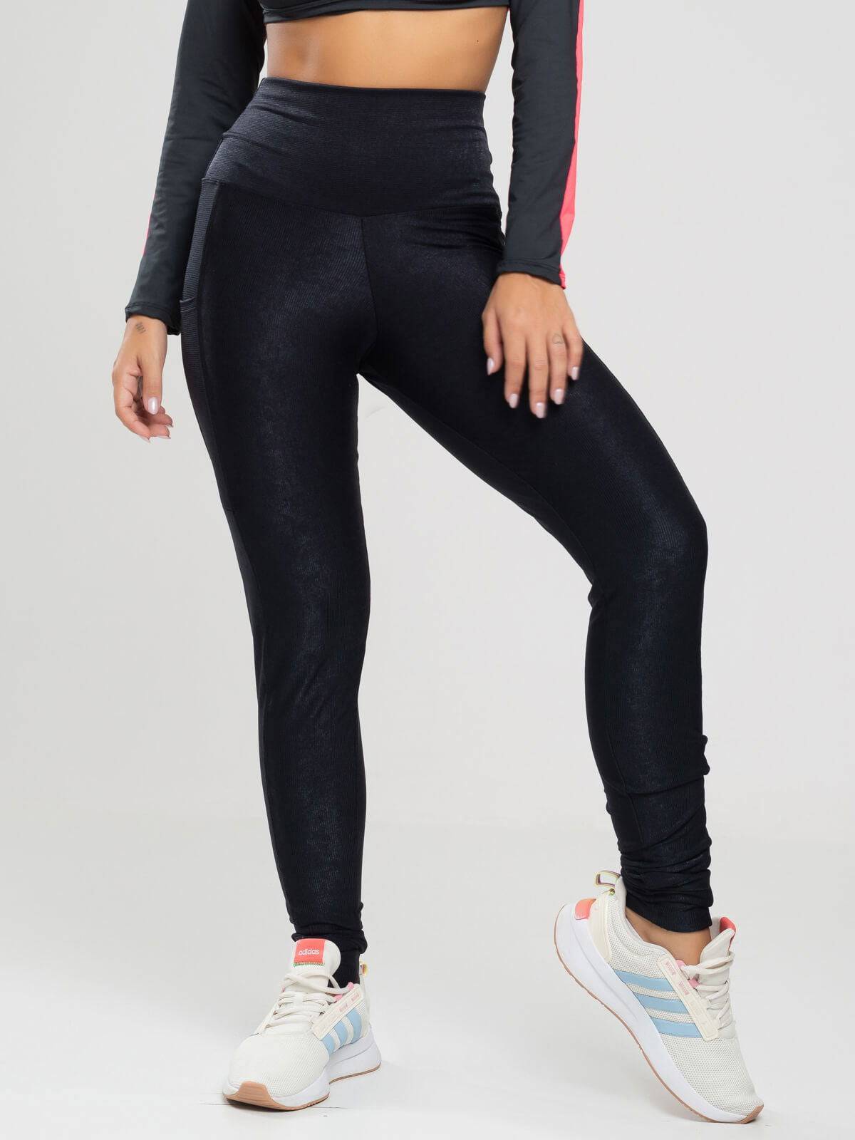 Calça Legging com Bolso Canelada Preto - Vicbela