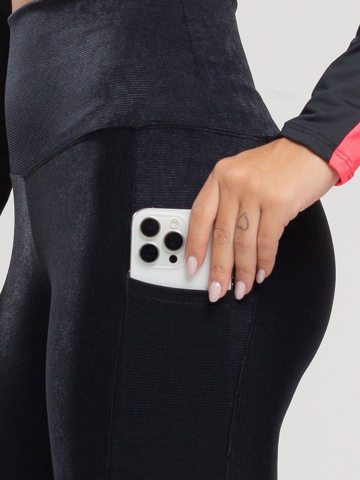 Calça Legging com Bolso Canelada Preto - Vicbela