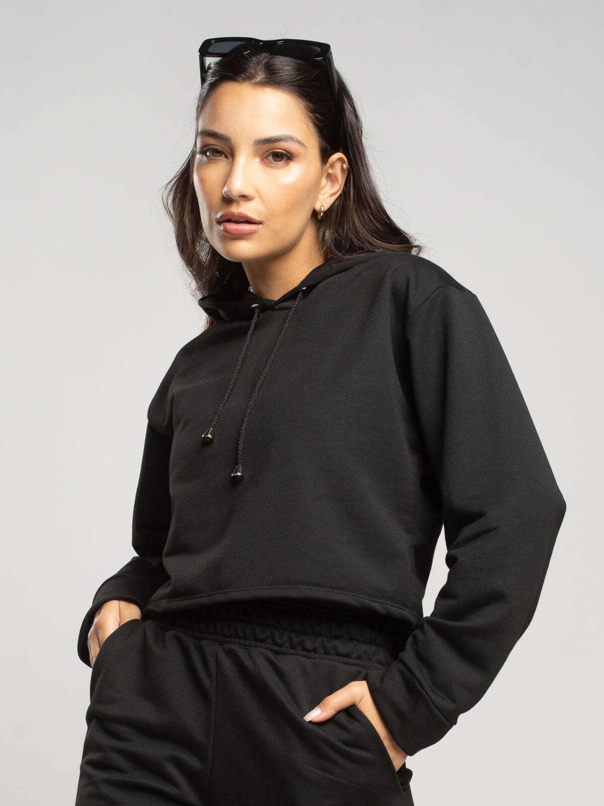 Casaco Cropped Capuz Moletinho Preto - Vicbela