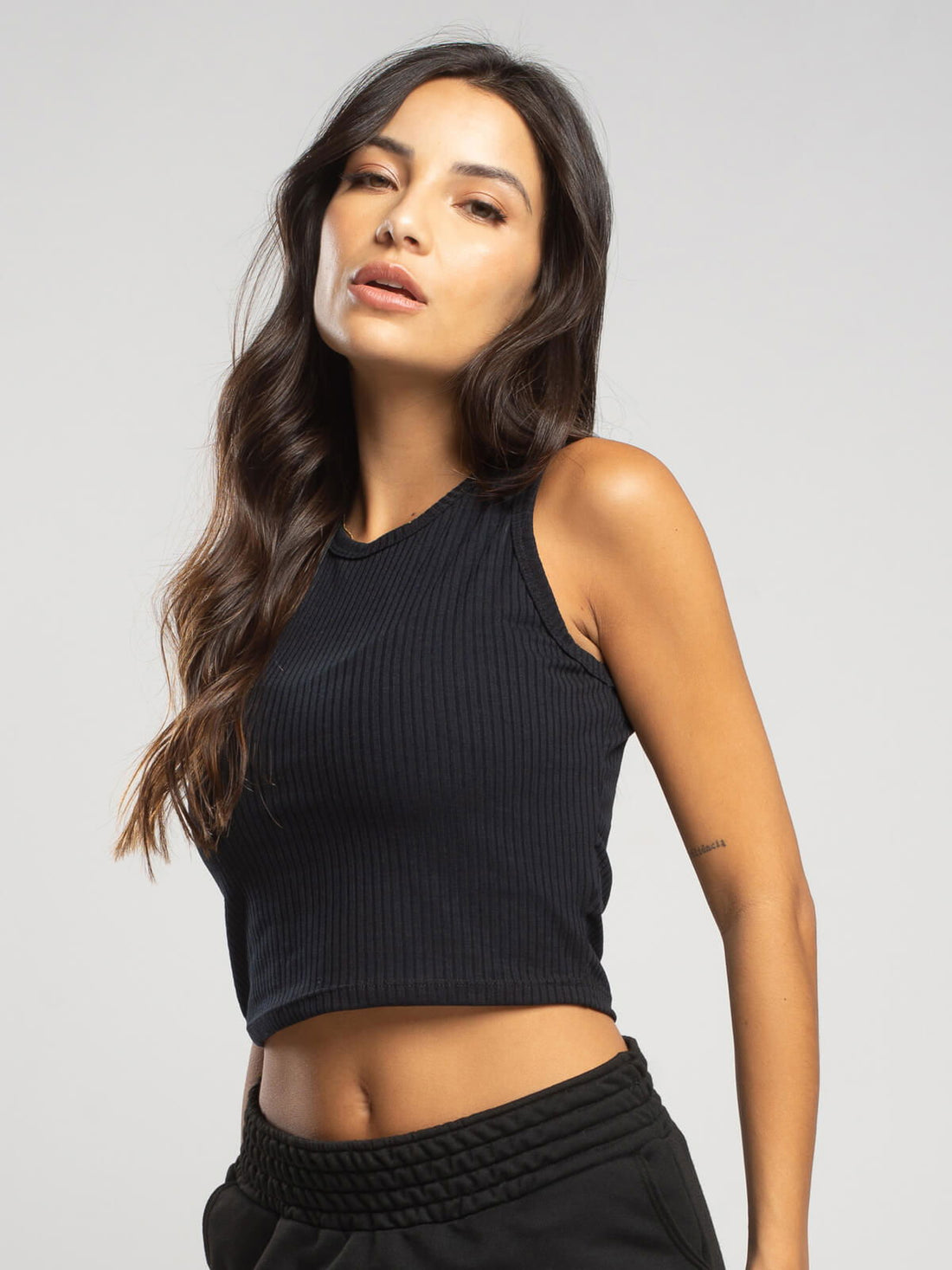 Cropped Regata Canelado Preto - Vicbela