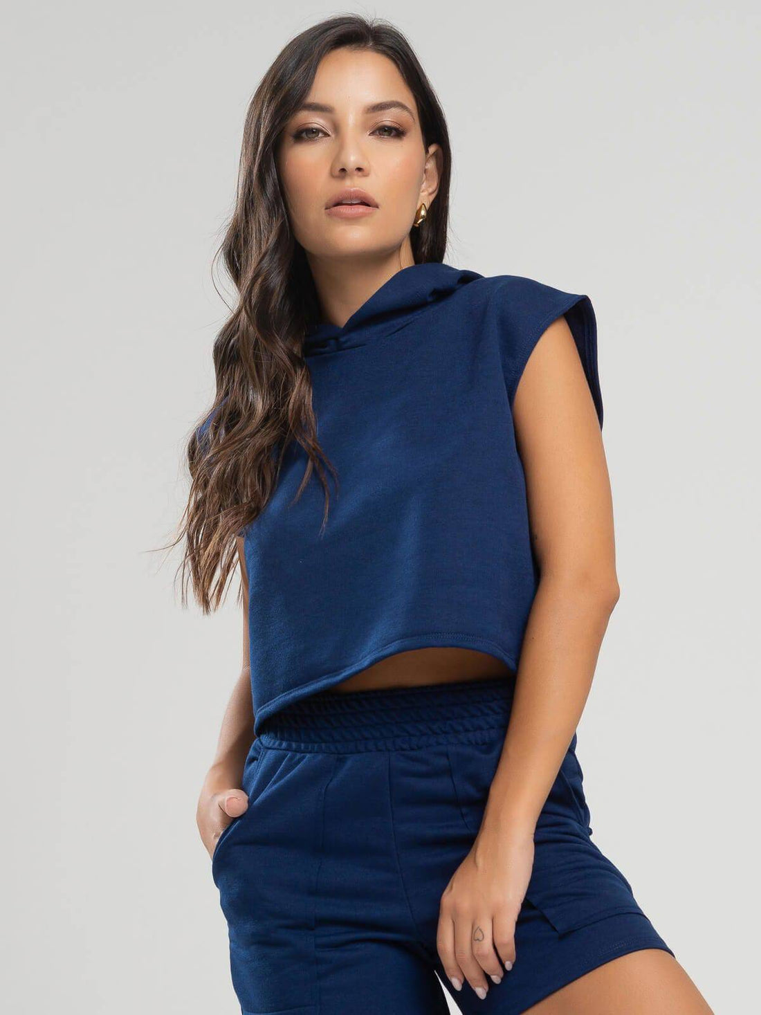 Cropped Regata Com Capuz Azul Marinho - Vicbela