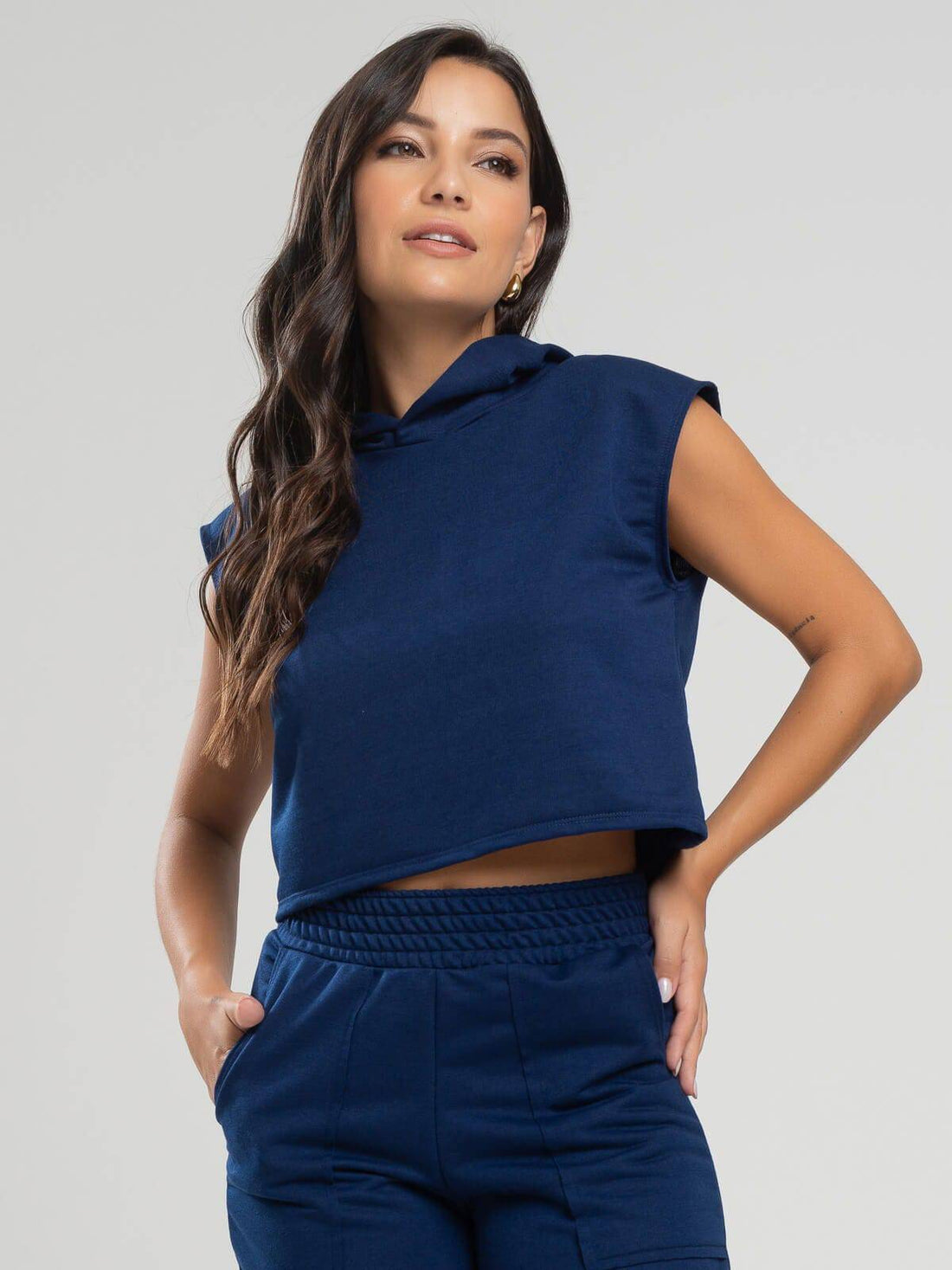 Cropped Regata Com Capuz Azul Marinho - Vicbela