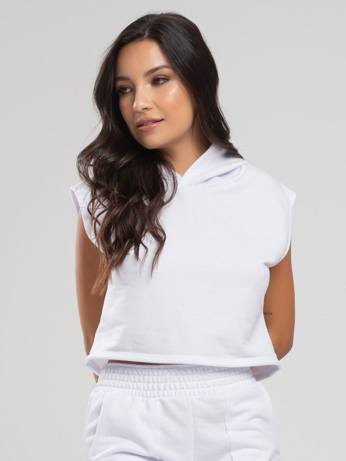 Cropped Regata Com Capuz Branco - Vicbela