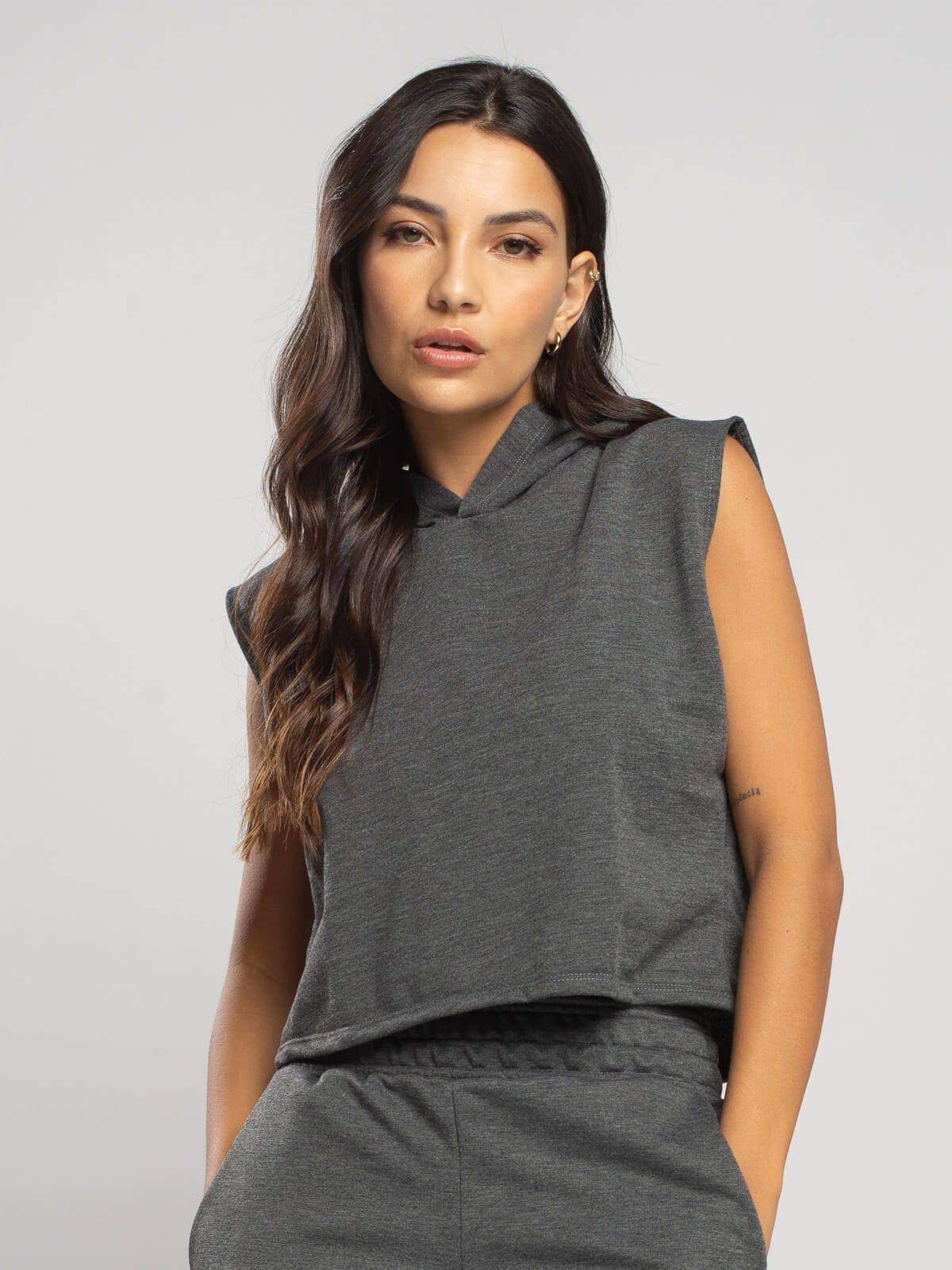 Cropped Regata Com Capuz Grafite - Vicbela