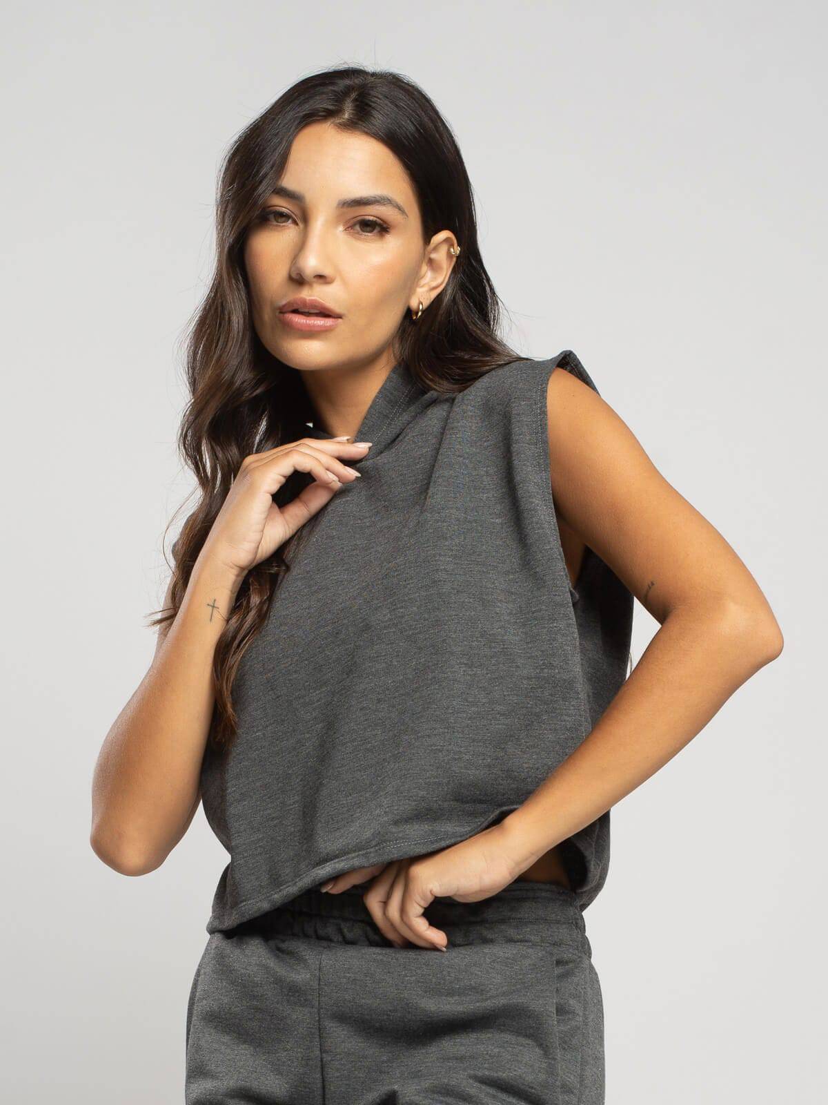 Cropped Regata Com Capuz Grafite - Vicbela