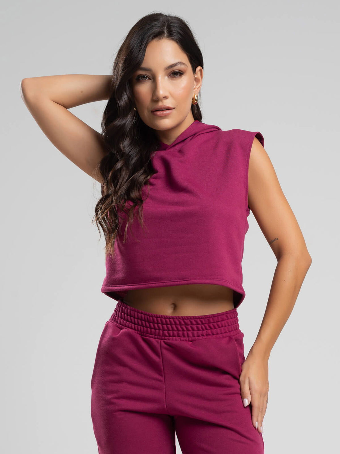 Cropped Regata Com Capuz Vinho - Vicbela