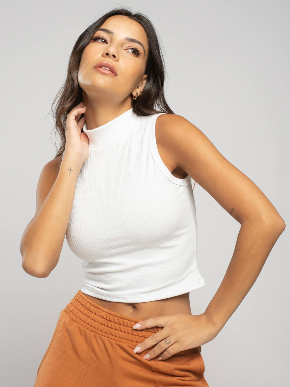 Cropped Regata Gola Alta Branco - Vicbela