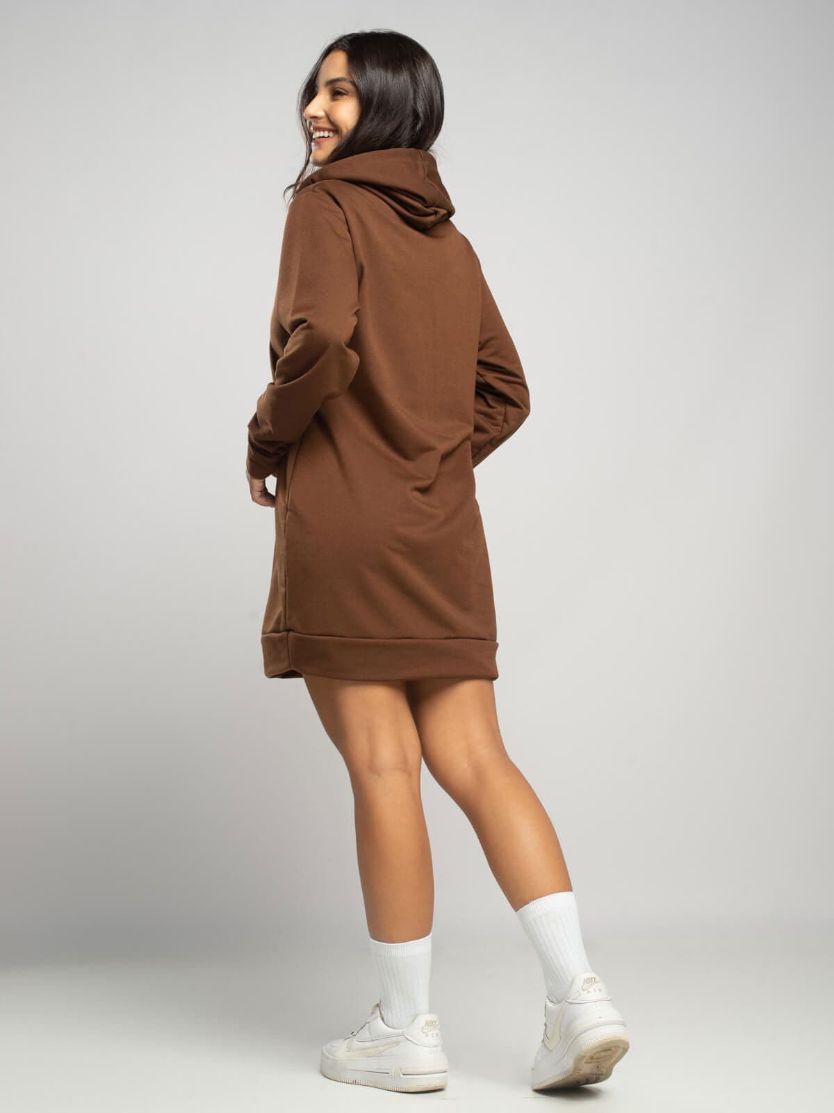 Vestido Blusão Com Capuz Manga Longa Marrom - Vicbela