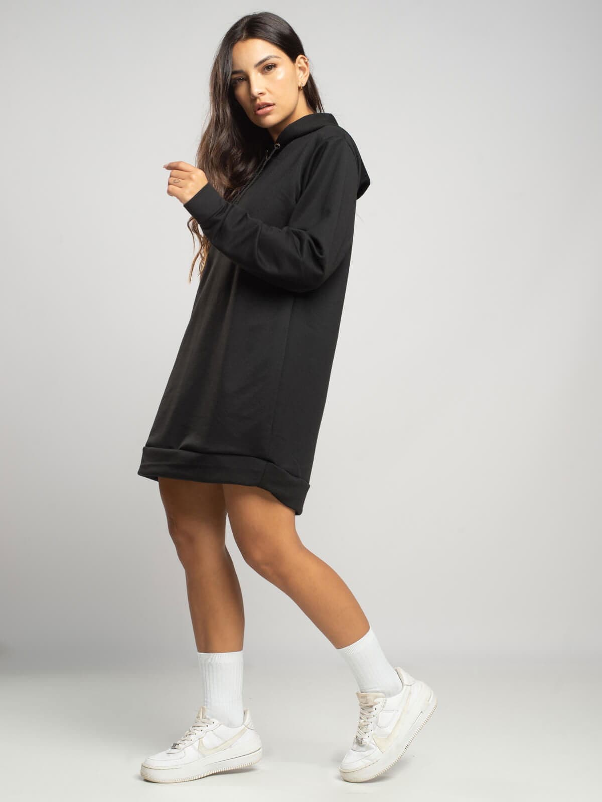 Vestido Blusão Com Capuz Manga Longa Preto - Vicbela
