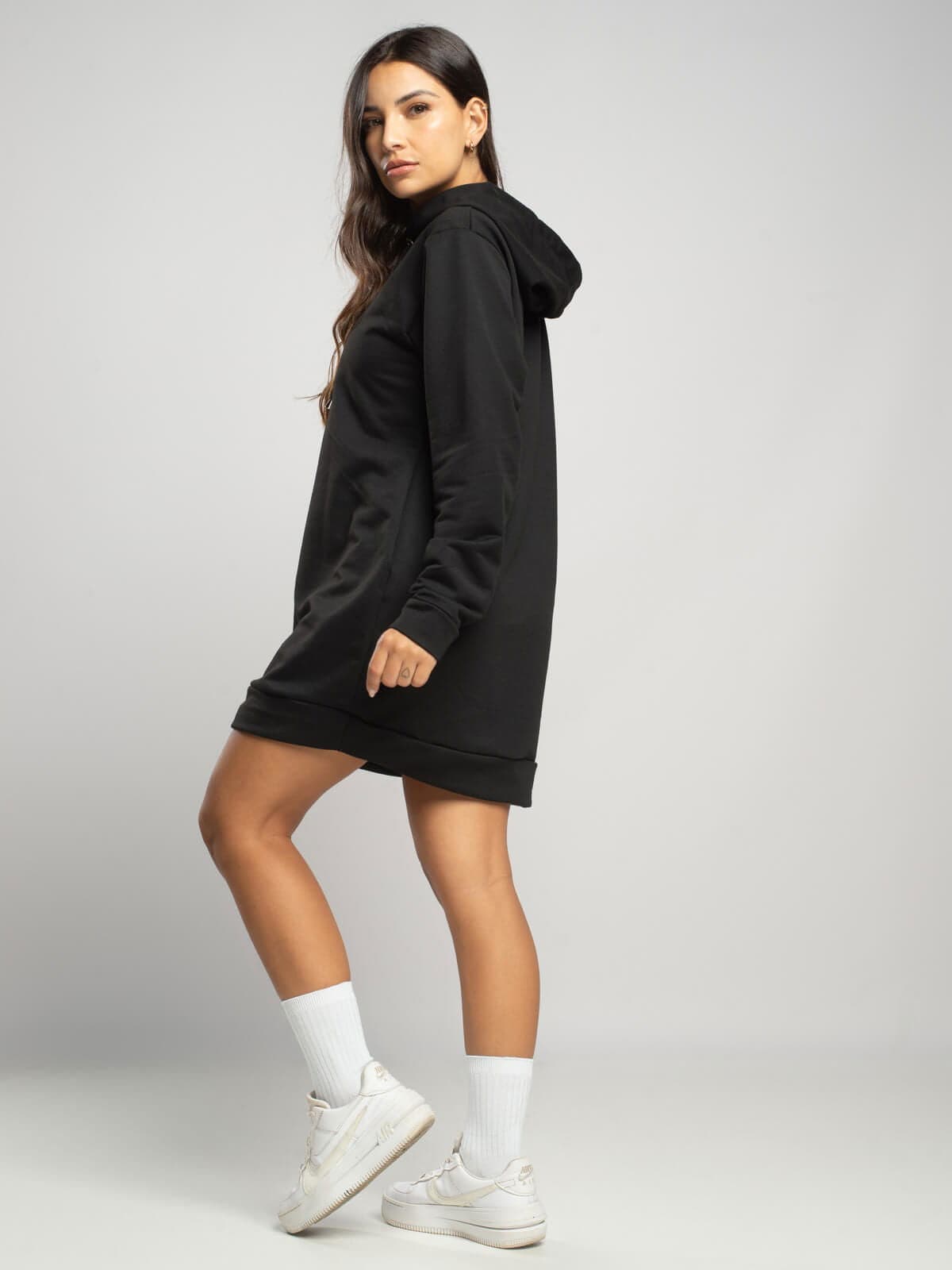 Vestido Blusão Com Capuz Manga Longa Preto - Vicbela