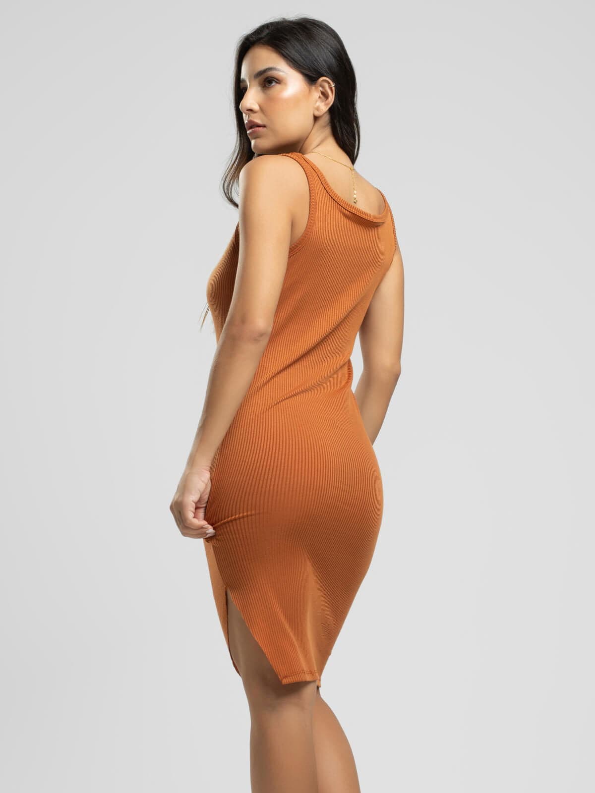 Vestido Midi Alça Regata Canelado Decote na Perna Terracota - Vicbela