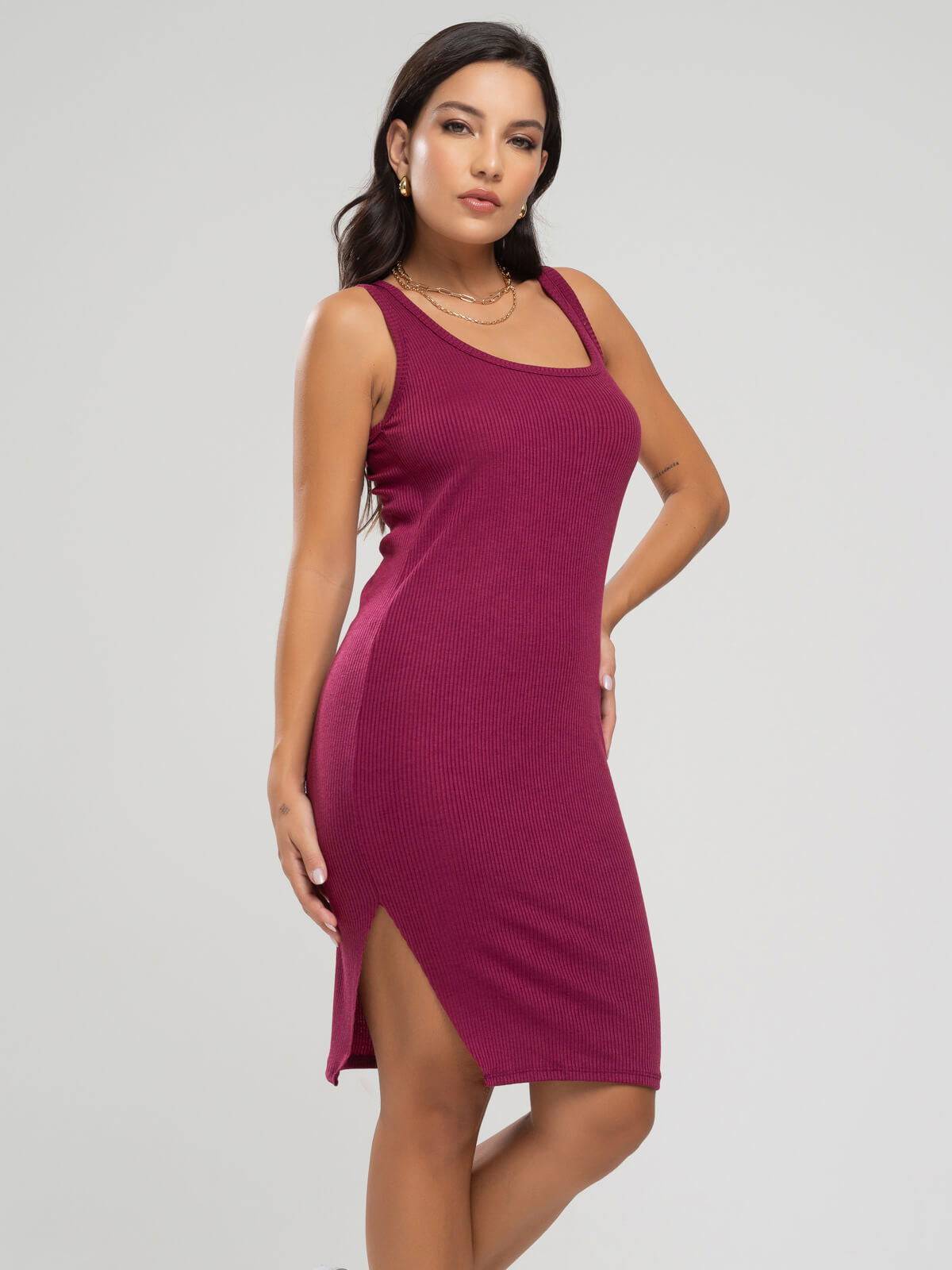 Vestido Midi Alça Regata Canelado Decote na Perna Vinho - Vicbela