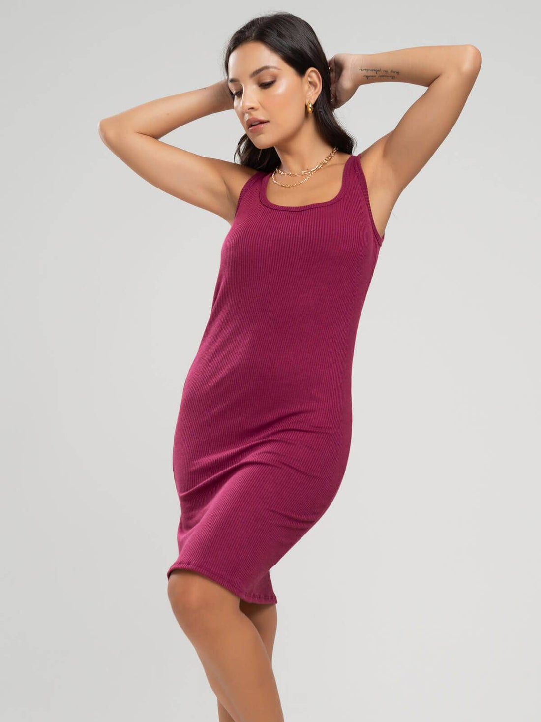 Vestido Midi Alça Regata Canelado Decote na Perna Vinho - Vicbela