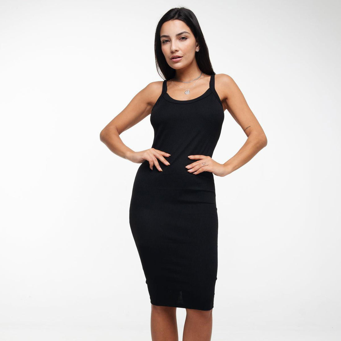 Vestido Midi Canelado Preto - Vicbela