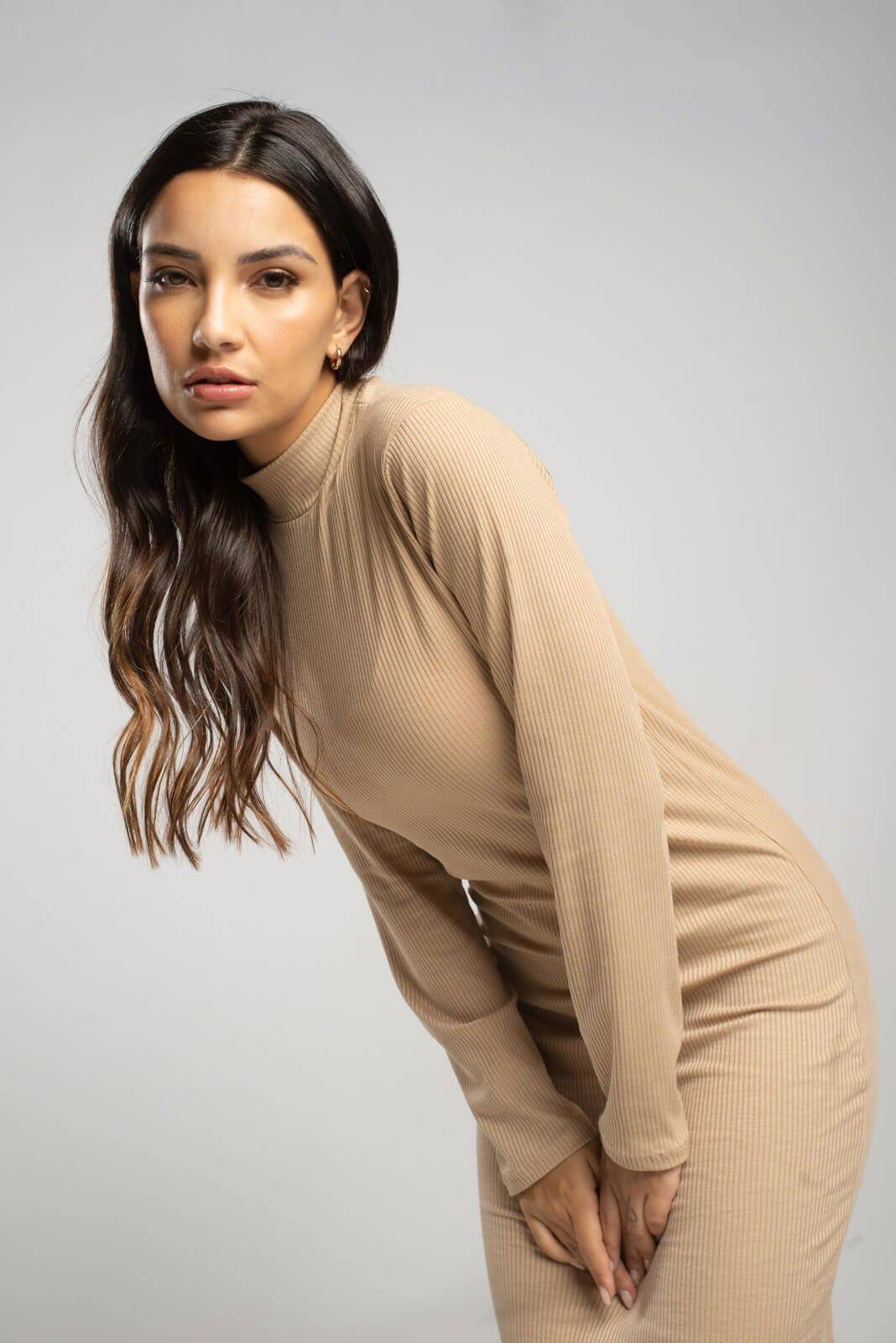 Vestido Midi Manga Longa Gola Alta Bege - Vicbela