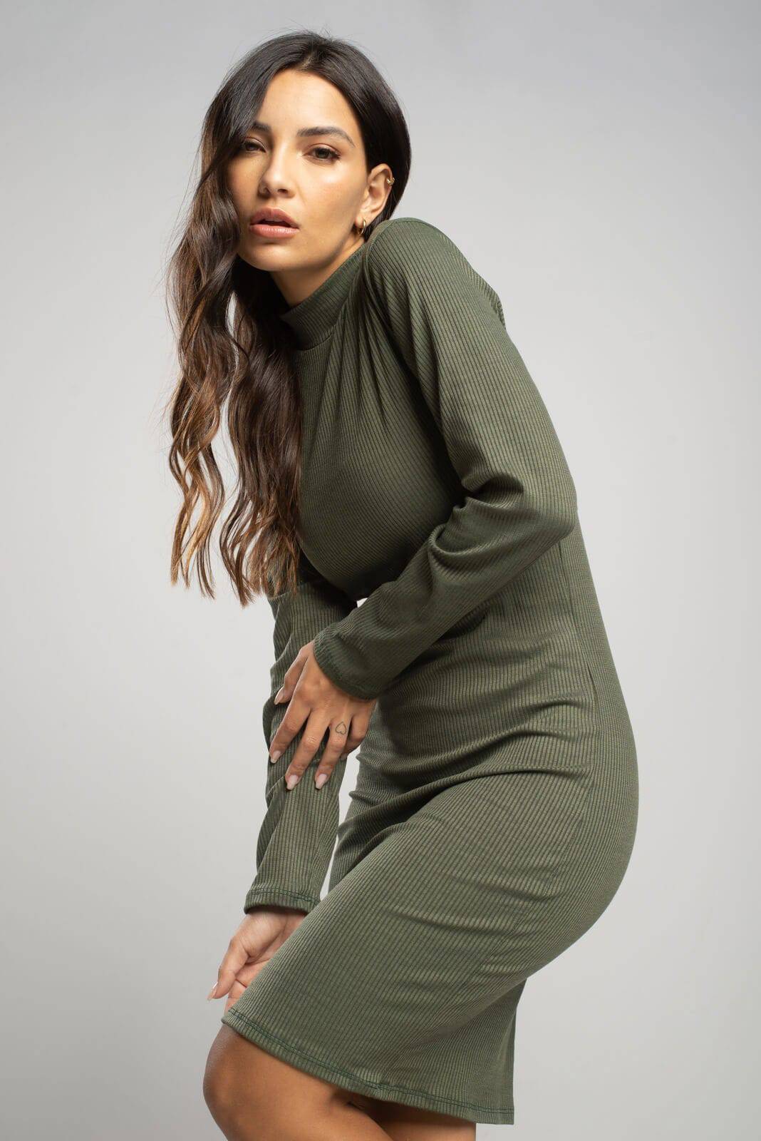 Vestido Midi Manga Longa Gola Alta Verde Militar - Vicbela