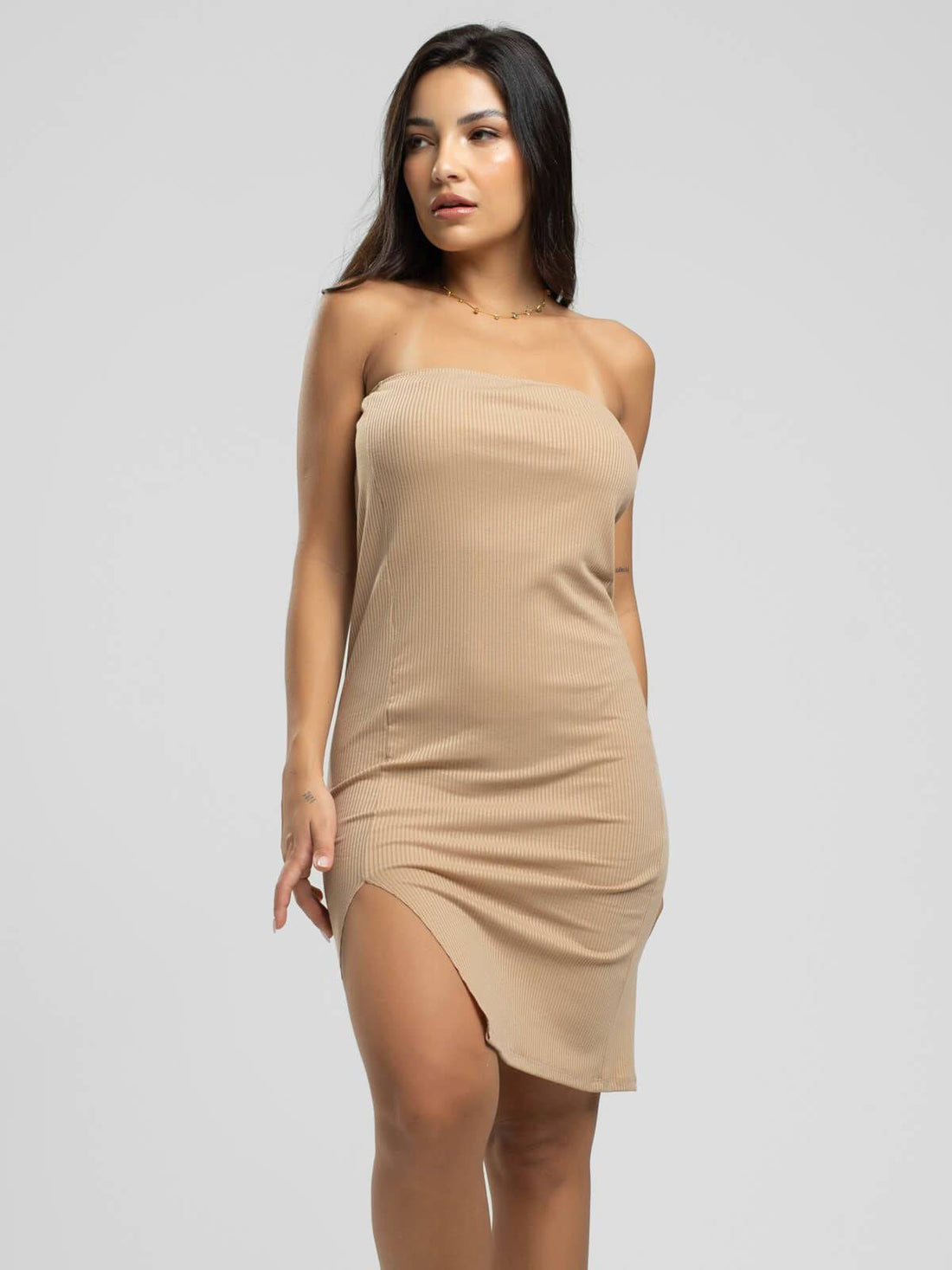 Vestido Midi Tomara Que Caia Canelado Decote na Perna Bege - Vicbela