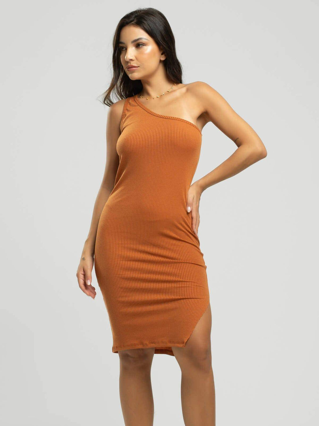 Vestido Midi Um Ombro Só Canelado Decote na Perna Terracota - Vicbela