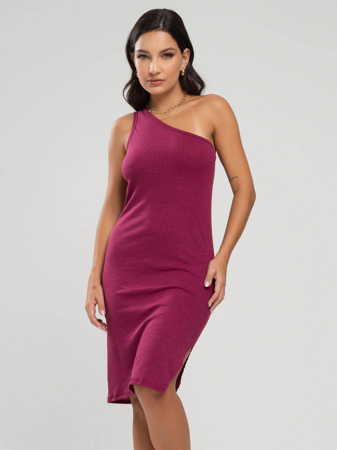 Vestido Midi Um Ombro Só Canelado Decote na Perna Vinho - Vicbela