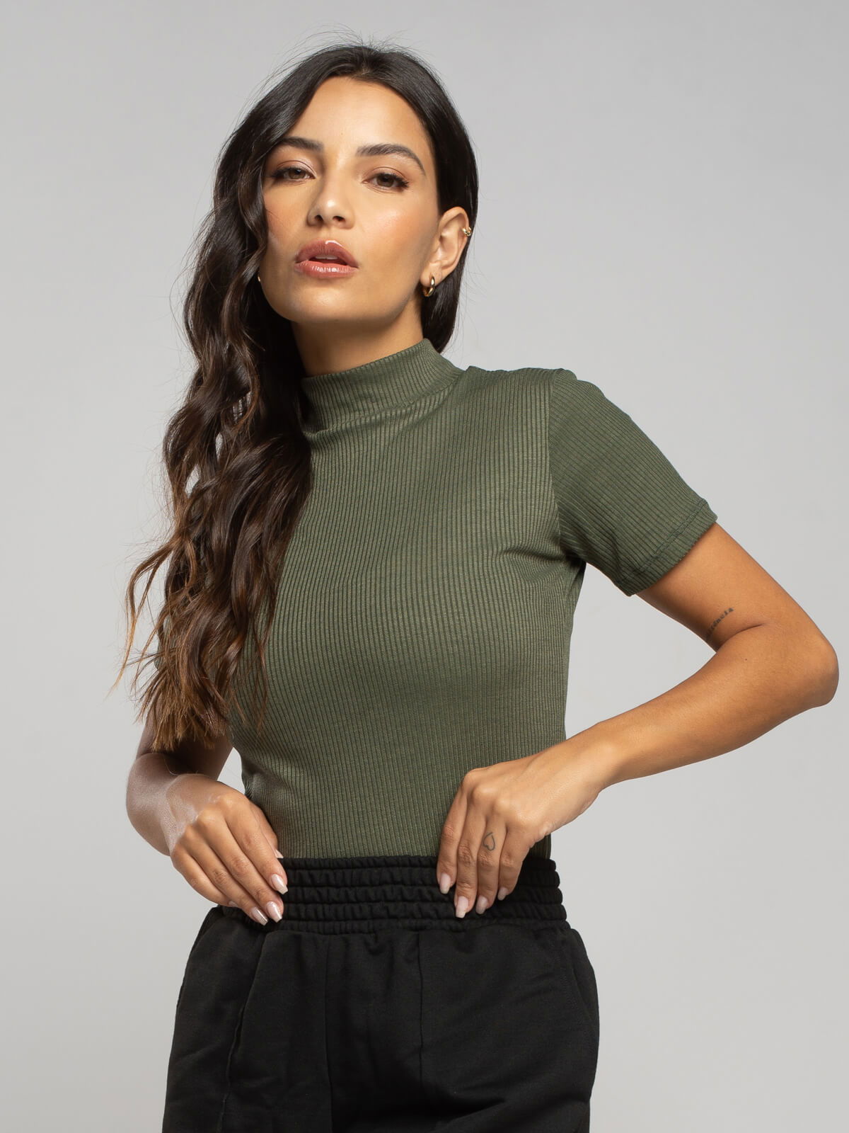 Blusa Manga Curta Gola Alta Canelada Verde - Vicbela